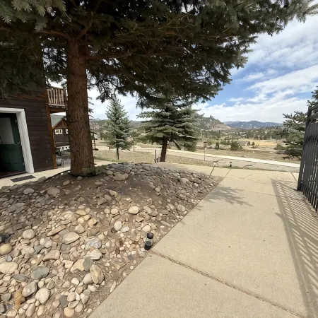 Modern Mountain Cabin Condo w/Steam Shower + Essential Living Design