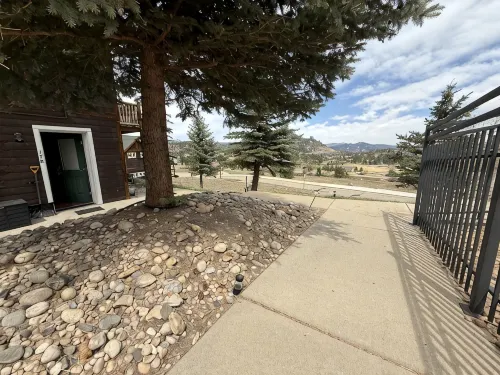 Modern Mountain Cabin Condo w/Steam Shower + Essential Living Design