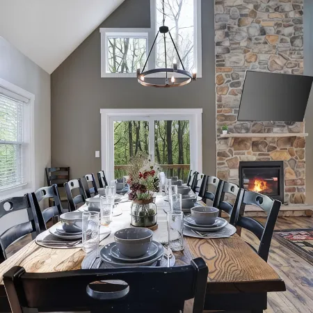 Spacious Chalet With Community Pool & Lake, Near Charming Town Of Jim Thorpe
