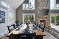 Spacious Chalet With Community Pool & Lake, Near Charming Town Of Jim Thorpe - Hytter