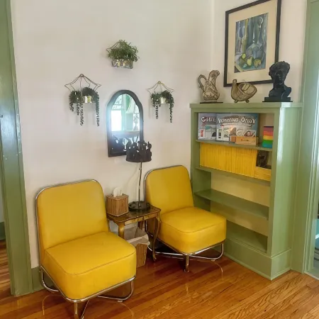 Spacious Vintage Getaway. Walkable!