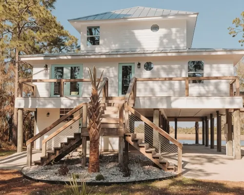 Boater’s Paradise! Waterfront 4/2 with deep water dock! Easy access to beaches! Hotels in Carrabelle