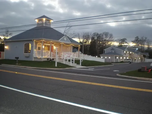 Village Inn & Suites - Smithville