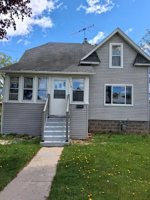 House blocks from the Fox River with access to Lake Winnebago. Easy I41 access.