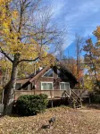 Cozy chalet near lakes and mountains. Pet friendly! - Wifi