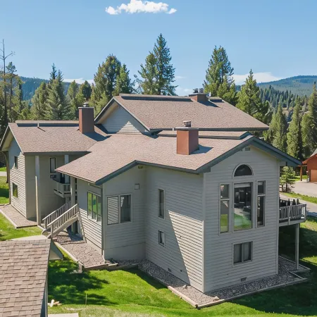 Amazing Views, Large Balcony, Hot Tub & Sauna, 3 beds, Cozy Condo in Big Sky!