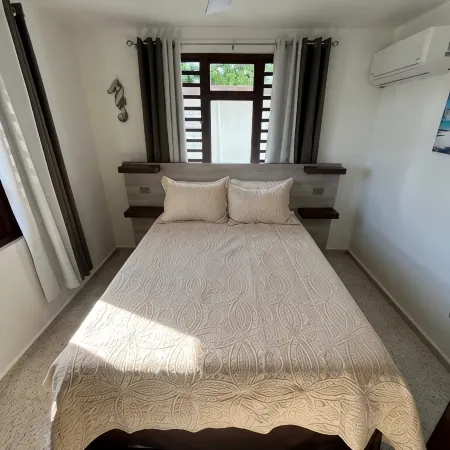 Charming 3-bedroom house with WiFi, AC in welcoming Rincón P.R. Отели в г. Ринкон