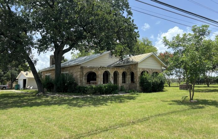 Charming 4-bedroom house in lovely Blanco with stunning outdoor spaces!