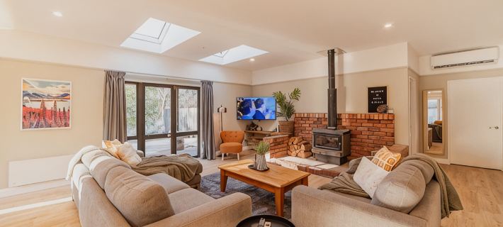 Galaxy 3BR Modern Home with Fireplace Outdoor Spa Hotels in Lake Tekapo