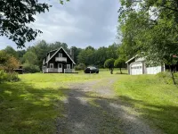 Private 5-Acre Farmhouse Retreat; Full Kitchen Fire Pit Office Pets OK  BBQ WiFi