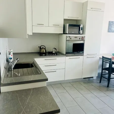 Close to downtown Como, free parking. Convenient for Switzerland.