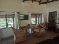Cosy place along Zambezi River with Wi-fi Swimming Pool - Homestays