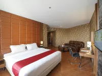 Pakons Prime Hotel Hotels near Benteng Stadium