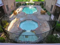 Best Western Plus Plaza Hotel - piscina