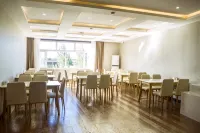 Platinum International Hotel (Tongjiang Russian Style Park Branch)