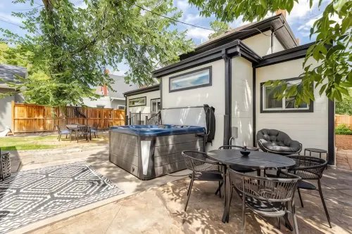 Denver Luxury Dream Home + HOT TUB + Private Yard - Bungalows