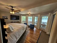 Lake Santeetlah Family Retreat: 4BR/4.5BA w/ Kayaks & Grills