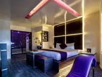 Bora Bora Suites & Villas Hotels in El Marques