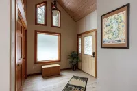 Cathedral in the Pines Near Flathead Lake, 3000 Sq Ft - Wifi