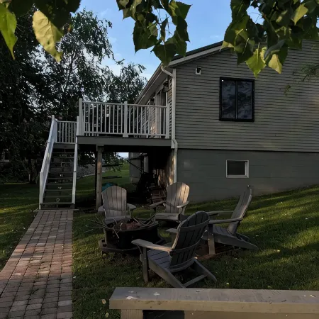 Newly remodeled Riverfront 3 bedroom house on the Great Chazy River with dockage Отели в г. Шамплейн