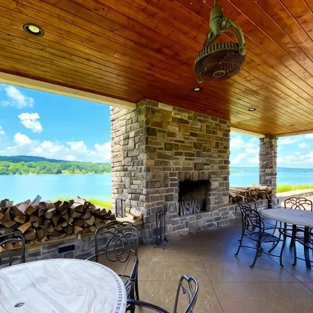 Newly renovated 3 br 2 bath condo on beautiful Norris Lake!