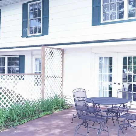 Harbor Hill Inn Cottage - River Walk Suite