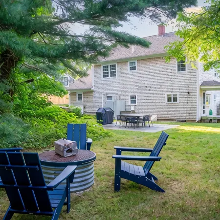 Charming 4-bedroom home in marvelous Tisbury walking distance to shops and ferry