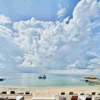 Condo by the Beach Omp Mactan Int'l Airport, 2 Bedrooms/2 Baths Sleeps 7 Guests Fitness & Recreational Facilities