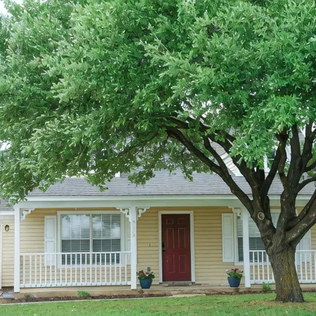 Blue Haven at Salado Plaza. Family Friendly Townhome w/ Fenced Back Yard!