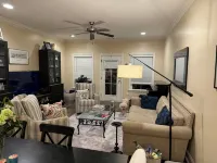 Charming 3-bedroom townhome with WiFi and AC in Auburn