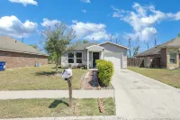 Sleeps 10  Game Room + Pool Table  Truck Parking - Wifi