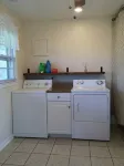 Charming 2-bedroom house in Hutchinson with WiFi and AC - 民泊
