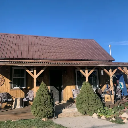 Charming 2-bedroom Vintage 1921 Cottage w/ Mountain Views in lovely Heber City!
