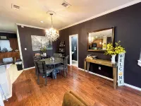 3 bedroom Townhome near Downtown Dallas- Sleeps 10 people - Bungalows