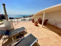 Bungalow, private pool and fiber optic internet, close to the sea, sheltered patio. - Private Pools