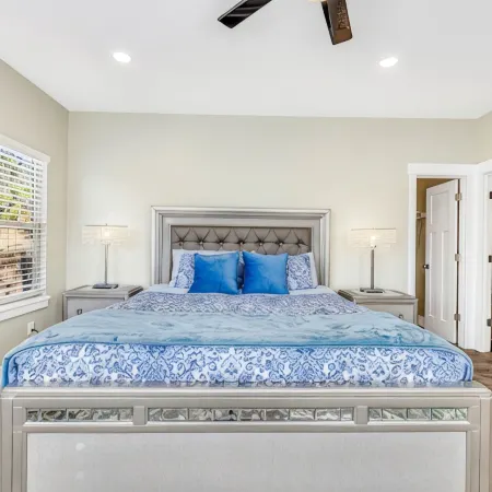 Bright & Spacious Modern Home • Mountain Views  • Lic: 331222