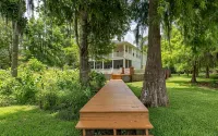 30 People Comfortably Gorgeous Home on Canal Boat Kayak access Two 85 75” TVs - 廚房