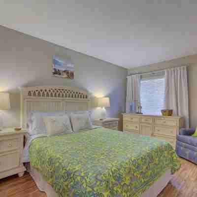 WE ARE READY FOR OUR GUESTS TO RETURN AND ENJOY INDIAN ROCKS BEACH! Rooms