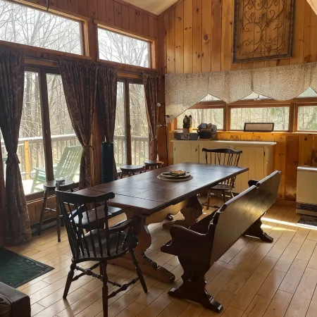 Gorgeous Ski Chalet with Game Room & Hot Tub on Okemo Mt. under 1 mile to base!