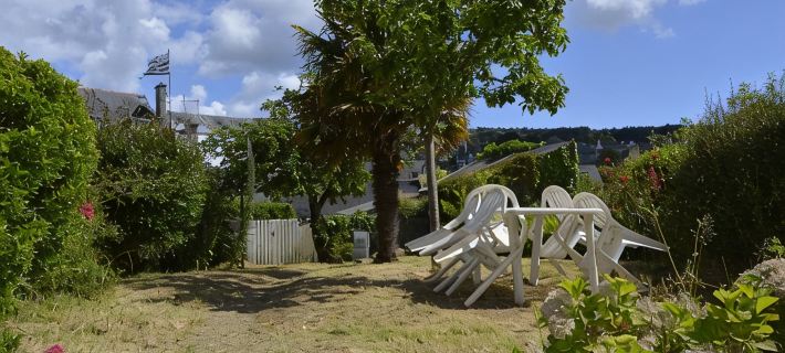 Typical Morgat house 150m from the beach with private garden Hoteles en Crozon