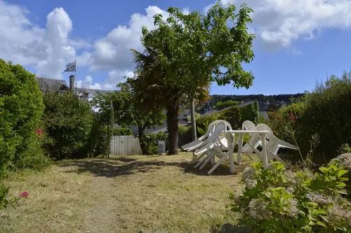 Typical Morgat house 150m from the beach with private garden