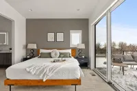 Millpointe Main 3.0 - Luxury Meets Location: Sauna, Cold Plunge, Concerts nearby - 4 ดาว