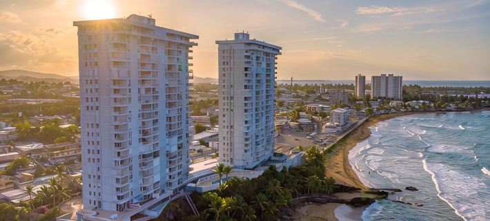 Beachfront Condo with Amaing Ocean View. Walk to Beaches & Restaurants ルキリョのホテル
