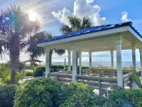 Stylish Oceanfront Condo - Huge Balcony - 3 Pools, Lazy River, and Hot Tub - Private Pools