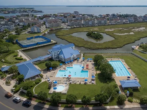 Bayfront, Sleeps 10, Boat Slip, 3 Br/2.5 Bath, Main Pool Open after Labor Day - 4-Star