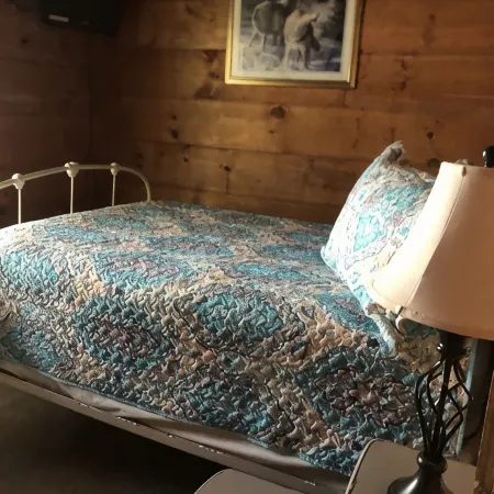 Cabin #4   Secluded and Quiet