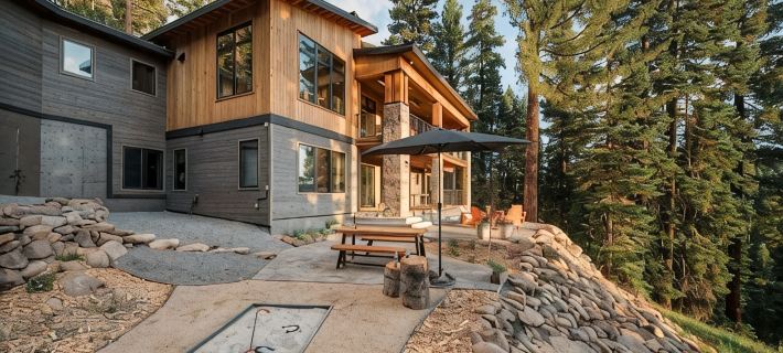 New modern home with spectacular view on 5 private acres Hotels in Truckee