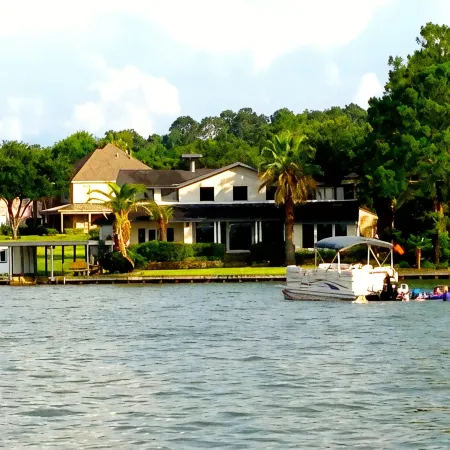 Unobstructed open water lake house for friends & family fun w/Tesla charger