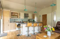 Meadow View lodge - Sleeps 4/5 with private hot tub