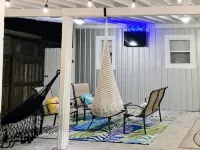 Brightside Bungalow - Minutes from beach, 3 full baths, and a comfy patio! - Bungalows